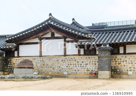 Beautiful scenery at Namsangol Hanok Village in Seoul, South Korea 136910995