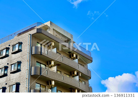 公寓大樓出租物業 136911331