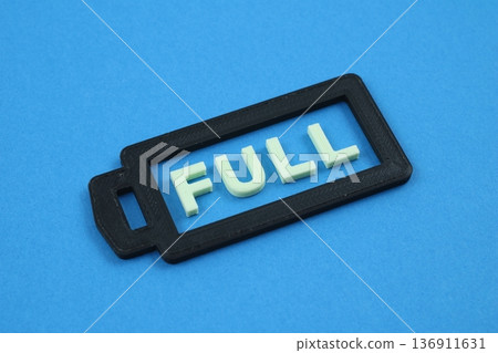 充滿電且電量充足的電池 136911631