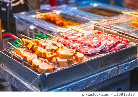 首爾明洞街頭美食串燒 136912358