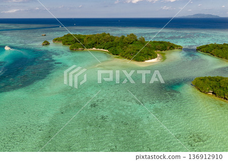 Aerial view of Kabira Bay, Ishigaki Island (photographed by drone) Aerial view of Kabira Bay, Ishigaki Island (photographed by drone) 136912910