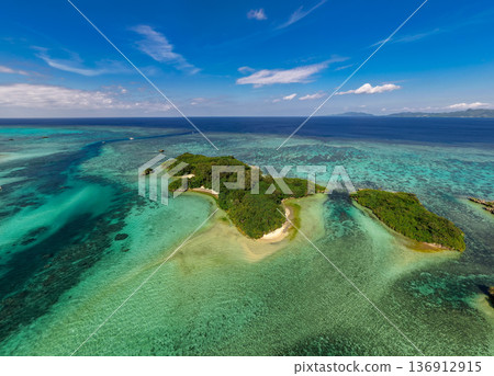 石垣島卡比拉灣鳥瞰圖(無人機拍攝) 石垣島卡比拉灣鳥瞰圖(無人機拍攝) 136912915