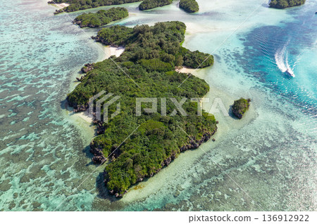 石垣島卡比拉灣鳥瞰圖(無人機拍攝) 石垣島卡比拉灣鳥瞰圖(無人機拍攝) 136912922