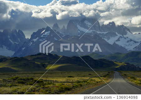 endless road from el calafate to el chanten patagonia argentina with fitz roy mountain view endless road from el calafate to el chanten patagonia argentina with fitz roy mountain view 136914098