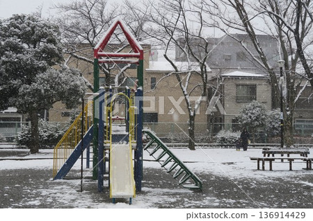 下雪天的塔科公園 下雪天的塔科公園 136914429