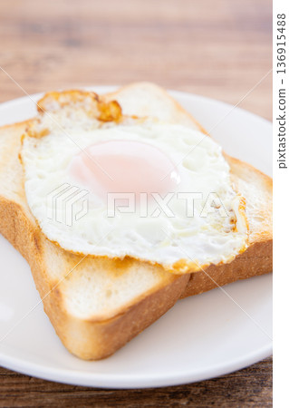 Delicious fried egg toast 136915488