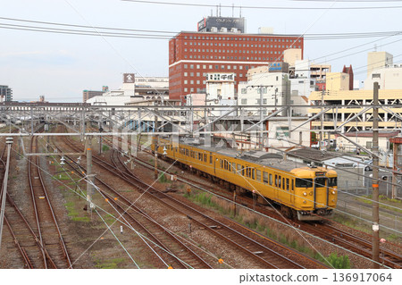 Direct service to the Fukuchiyama Line: Sanyo Main Line 115 series train (Okayama → Fukuyama → Fuchu) Direct service to the Fukuchiyama Line: Sanyo Main Line 115 series train (Okayama → Fukuyama → Fuchu) 136917064