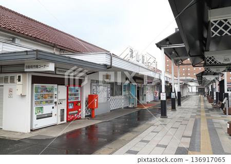 Tsuyama Station: Station building (Tsuyama City, Okayama Prefecture) 136917065