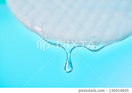 Cotton pad soaking liquid dropping for skin care Cotton pad soaking liquid dropping for skin care 136919685