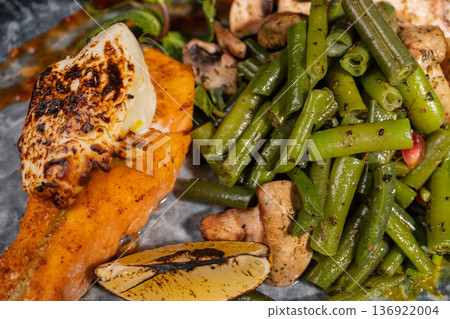 Fried salmon with vegetables and mushrooms Fried salmon with vegetables and mushrooms 136922004