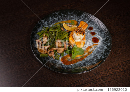 Fried salmon with vegetables and mushrooms Fried salmon with vegetables and mushrooms 136922010