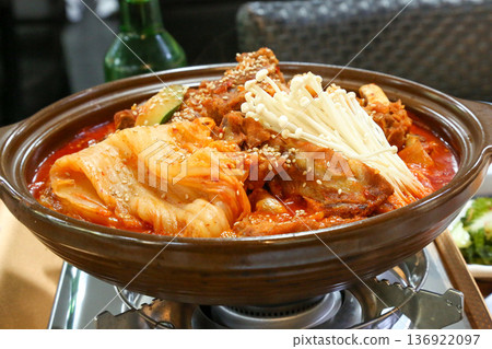 Braised Kimchi With Soft Pork Braised Kimchi With Soft Pork 136922097