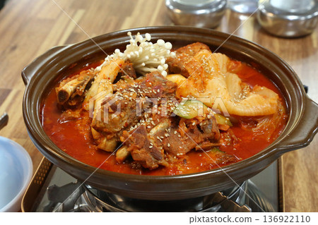 Braised Kimchi With Soft Pork Braised Kimchi With Soft Pork 136922110