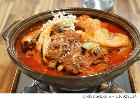 Braised Kimchi With Soft Pork Braised Kimchi With Soft Pork 136922114
