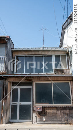 日本岡山縣牛戶町一棟古老而美麗的建築 日本岡山縣牛戶町一棟古老而美麗的建築 136924538