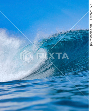 Captivating Wave Curling With Shimmering Foam And Intense Motion Captivating Wave Curling With Shimmering Foam And Intense Motion 136924974