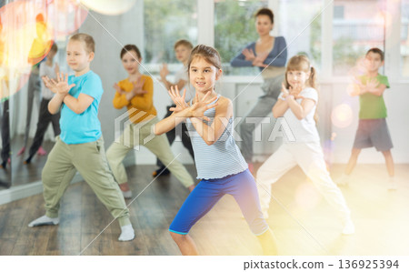 Group of children dancing hip hop 136925394