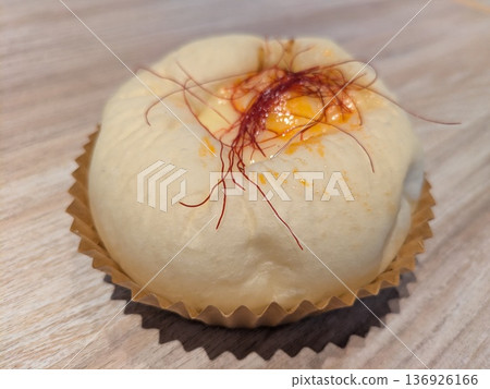 新鮮出爐的蓬鬆麵包 136926166