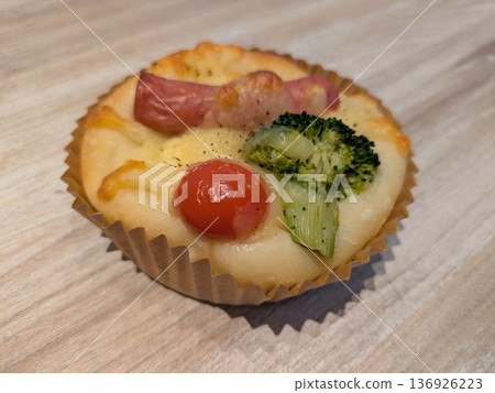 Freshly baked delicious bread Freshly baked delicious bread 136926223