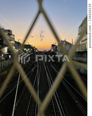 黃昏時分,從新大田站高架軌道上拍攝的坡道列車軌道② 黃昏時分,從新大田站高架軌道上拍攝的坡道列車軌道② 136926239