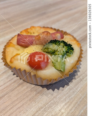 新鮮出爐的美味麵包 136926305