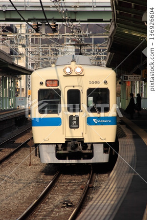 小田急5200系列快速特快列車駛過車站_照片拍攝於2011年1月24日 小田急5200系列快速特快列車駛過車站_照片拍攝於2011年1月24日 136926604