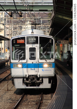 Odakyu 1000 series rapid express train passing through the station_Photo taken on 2011/1/24 136926605