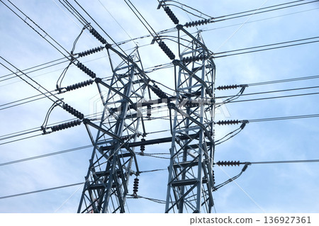 Electricity pylon. 136927361