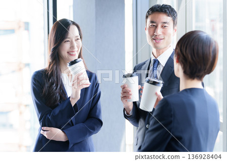 Business person relaxation break tea time Business person relaxation break tea time 136928404
