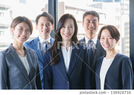 Business people team group portrait Business people team group portrait 136928738