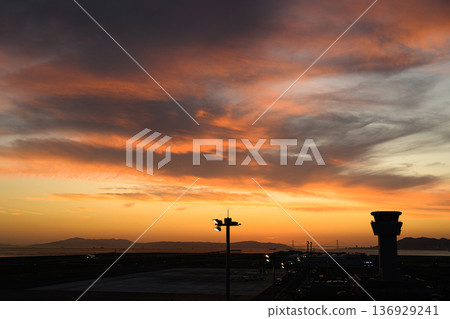神戶機場的暮色 神戶機場的暮色 136929241
