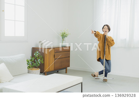 Middle-aged woman cleaning the floor Middle-aged woman cleaning the floor 136929328