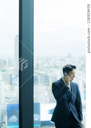 一個商人打電話 一個商人打電話 136929439