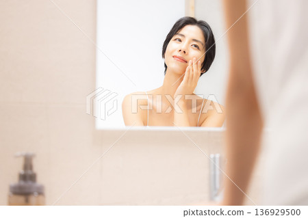 年輕女性的皮膚護理 年輕女性的皮膚護理 136929500