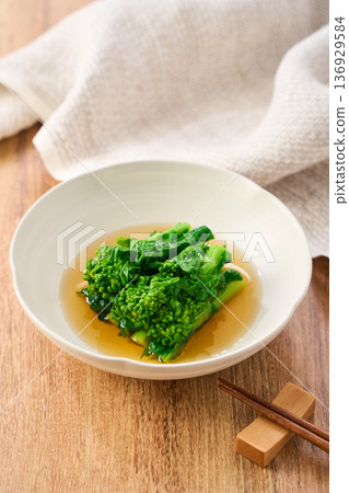 Spring flavor: Boiled rape blossoms Spring flavor: Boiled rape blossoms 136929584