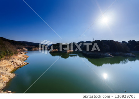 The lakeshore of Narafume Dam is exposed due to record low rainfall The lakeshore of Narafume Dam is exposed due to record low rainfall 136929705
