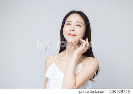 美女模特年輕女子 136929760