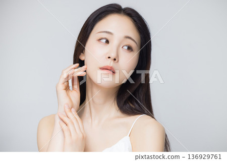 美女模特年輕女子 136929761