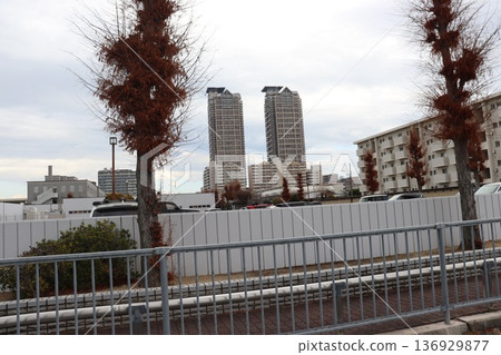 Belle Marge, a twin tower apartment building in front of Sakai City Station on the Hanwa Line in Sakai Ward, Sakai City Belle Marge, a twin tower apartment building in front of Sakai City Station on the Hanwa Line in Sakai Ward, Sakai City 136929877