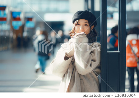 A woman in her 30s waiting indoors A woman in her 30s waiting indoors 136930304