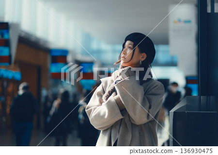 A woman in her 30s waiting indoors A woman in her 30s waiting indoors 136930475