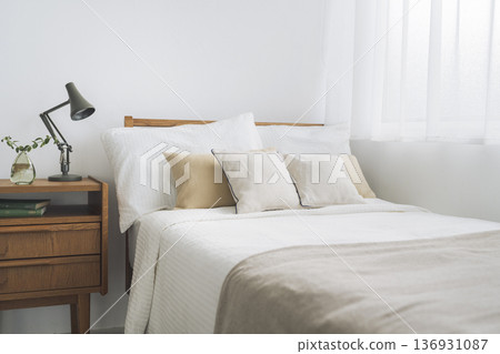 bedroom  136931087