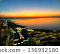夕陽西下，海灣地區的城市景觀和海景盡收眼底。 136932180