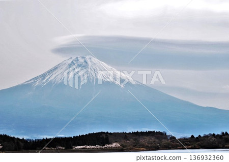 Huge cloud above Mount Fuji Huge cloud above Mount Fuji 136932360