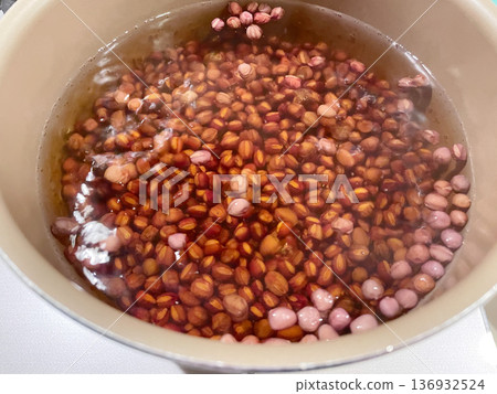 Homemade coarse red bean paste made from carefully cooked adzuki beans Homemade coarse red bean paste made from carefully cooked adzuki beans 136932524