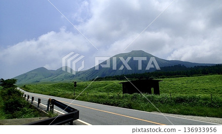 Scenery near Aso Komezuka in Aso City, Kumamoto Prefecture 136933956
