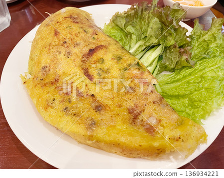 Banh Xeo: Crispy Vietnamese rice flour crepe Banh Xeo: Crispy Vietnamese rice flour crepe 136934221