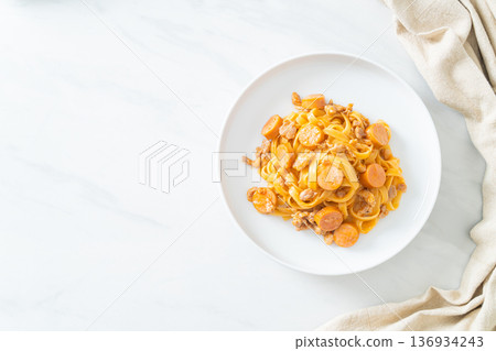 spaghetti pasta sausage and minced pork 136934243