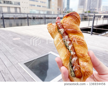 香腸丹麥酥：一款經典的鹹味麵包。 136934456