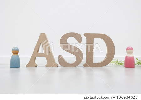 ASD的字母縮寫。自閉症譜系障礙和急性壓力障礙的概念圖。 ASD的字母縮寫。自閉症譜系障礙和急性壓力障礙的概念圖。 136934625